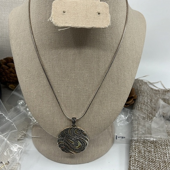 Vintage Sterling Silver Marcasite & MOP Swirl Pendant Necklace 16" - Picture 7 of 17